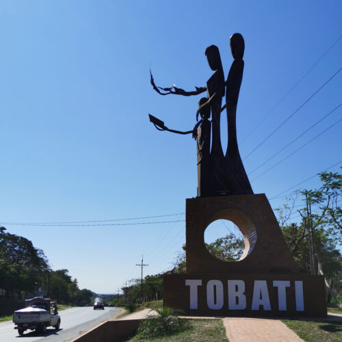 Escultura de sobre la ruta Caacupé - Tobatí