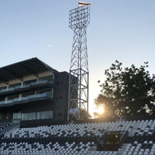 Mejorías en el sistema de iluminación, instalación de dos nuevas torres de soporte.